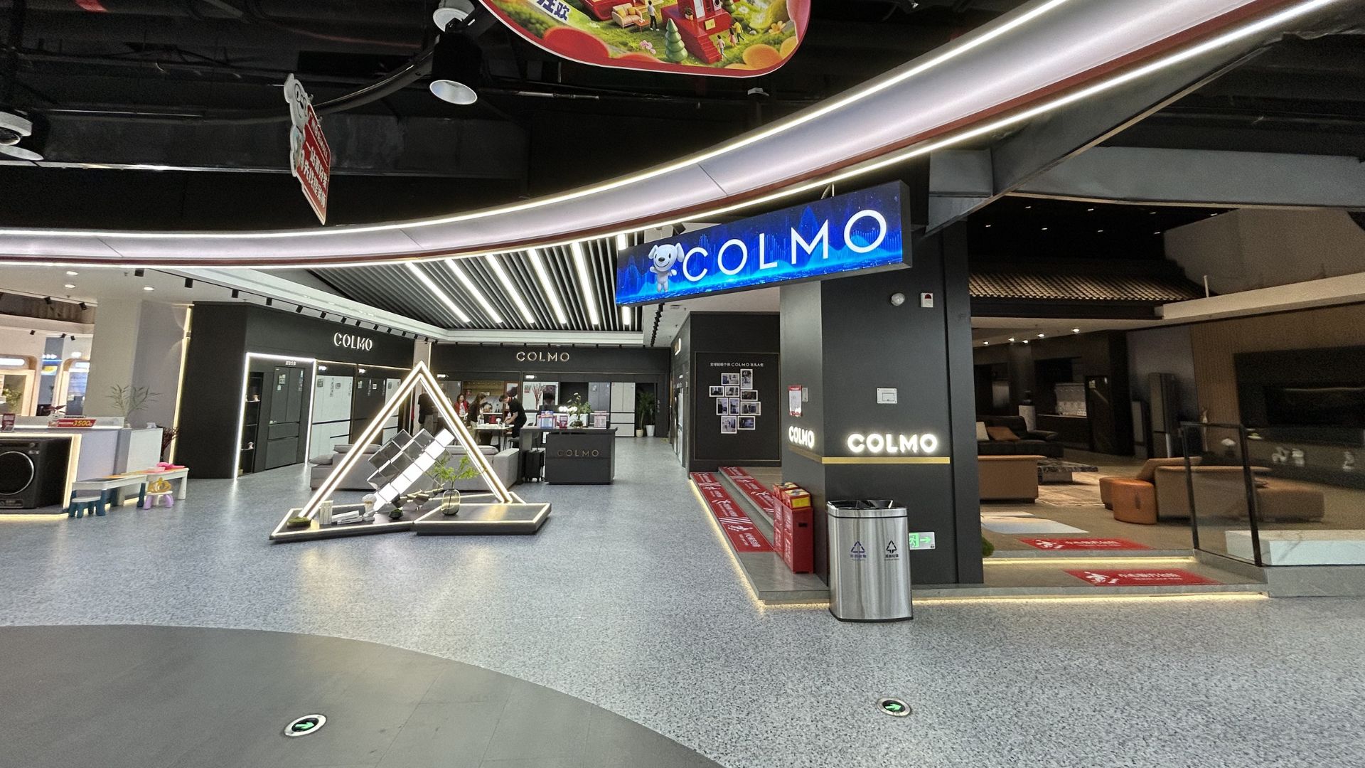 COLMO full-store retail display system hero view by REYI