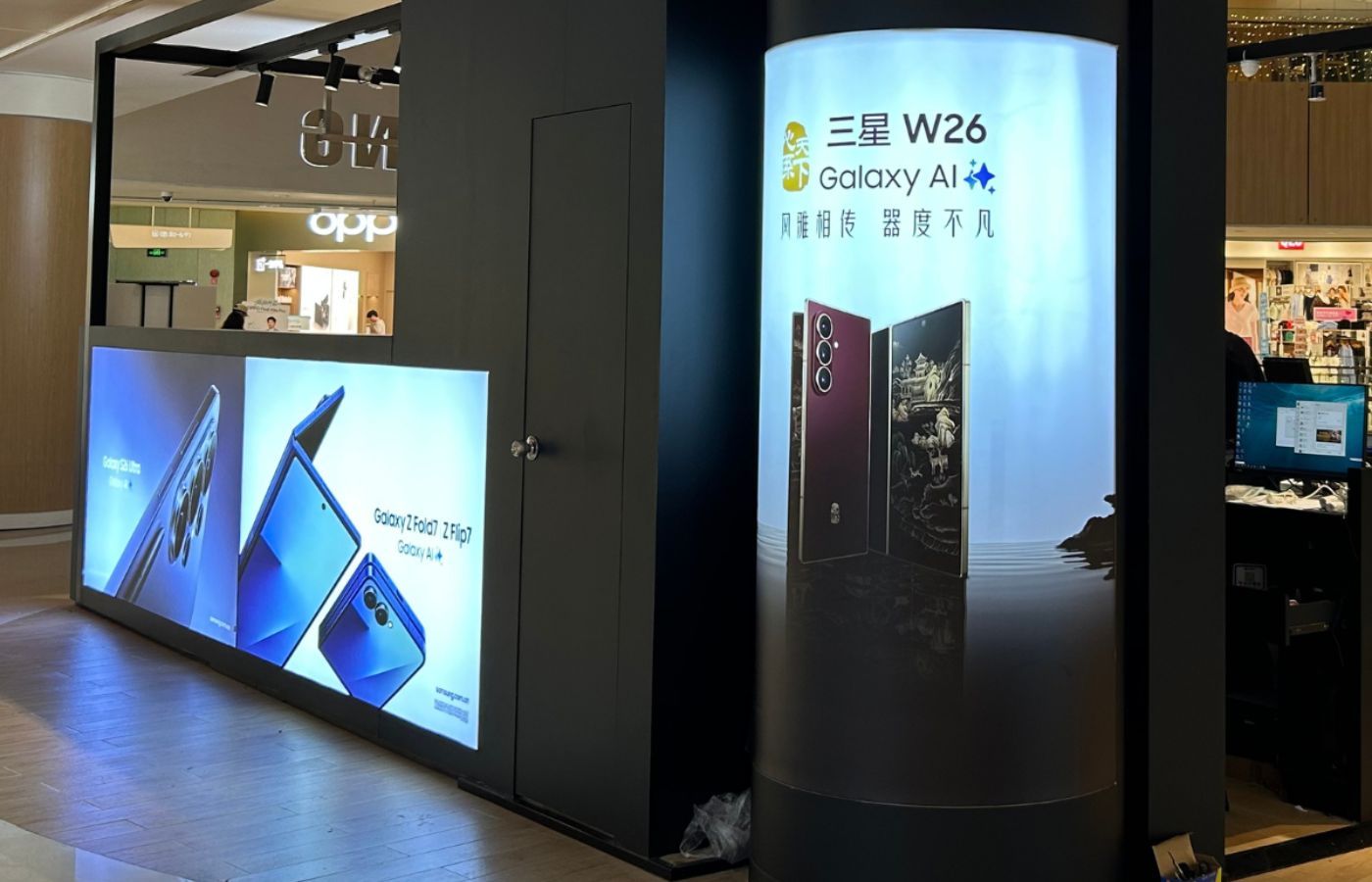 Display stands and cabinets