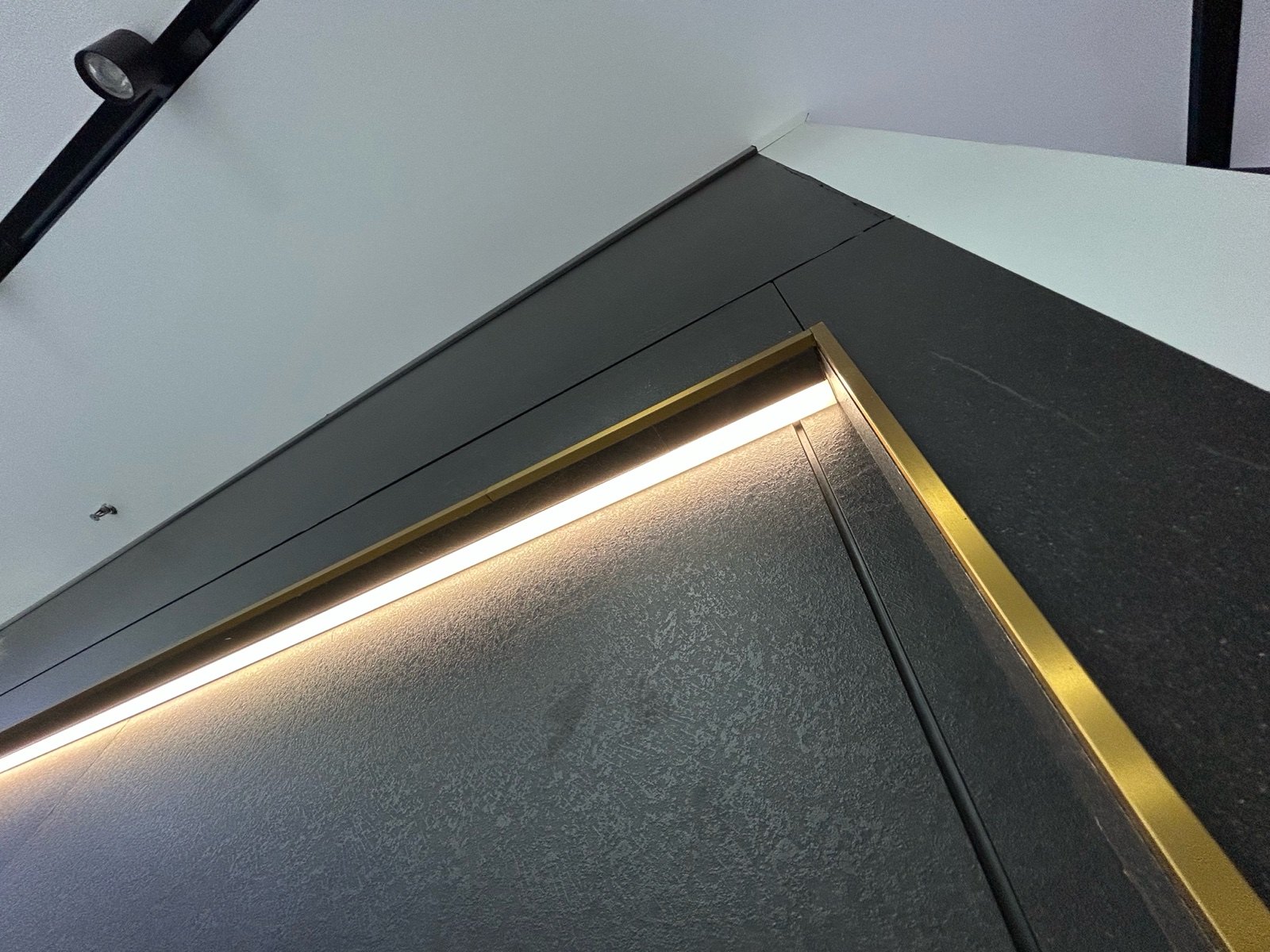 COLMO Premium Appliance Display Wall gallery image 4