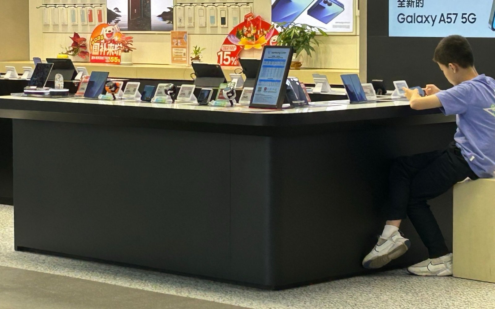 Samsung Mobile Experience Table in exhibition