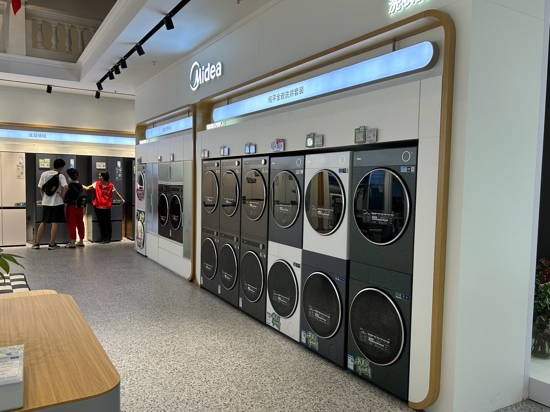 Midea Home Appliance Store project gallery image 3 by REYI