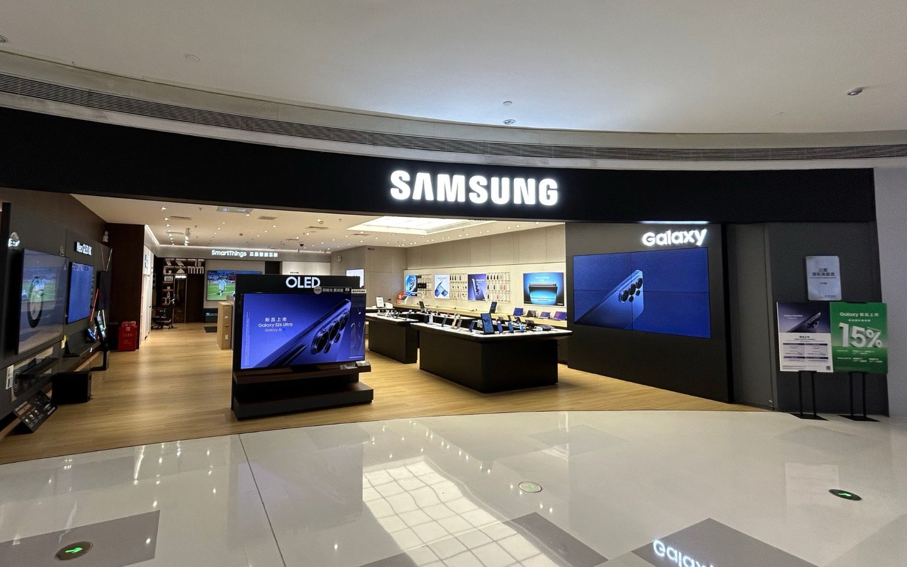 Samsung Mobile Store Display project gallery image 6 by REYI