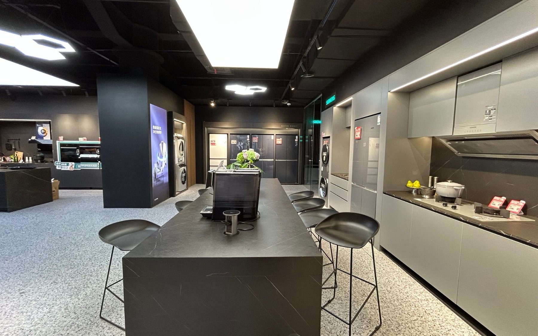 Siemens Home Appliance Retail Store project gallery image 2 by REYI