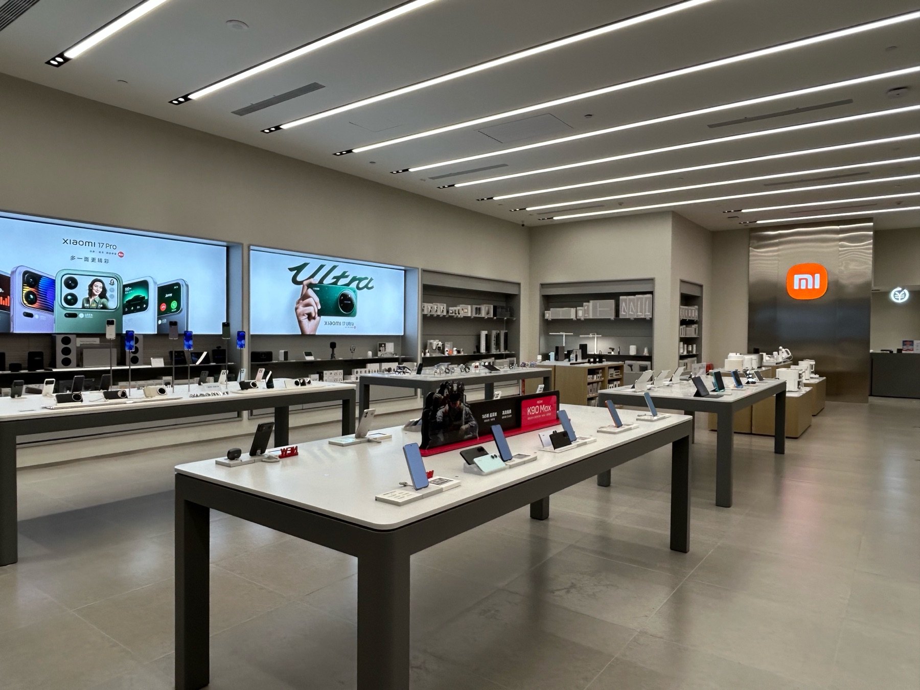 Xiaomi Mobile Store Display project image by REYI